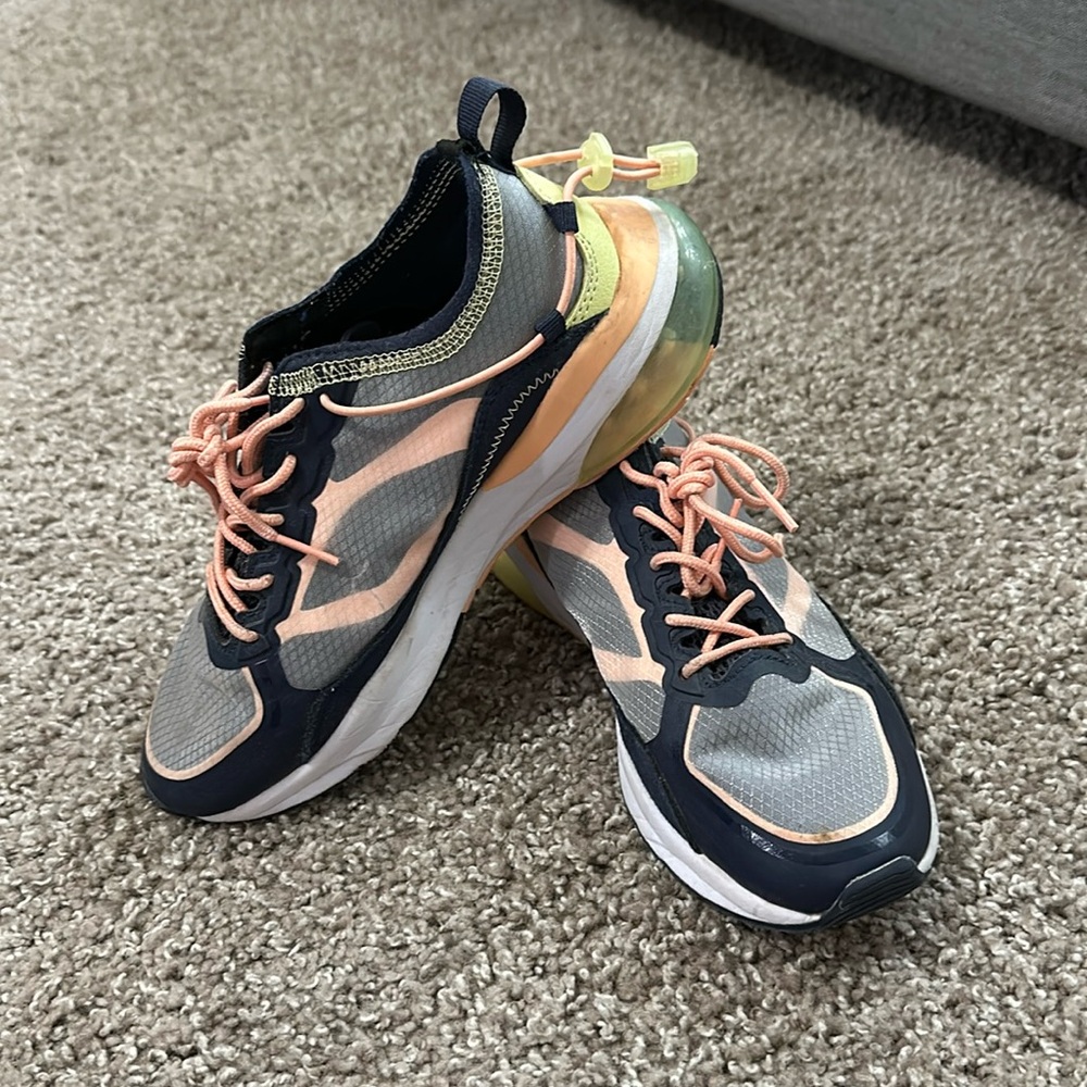 Fabletics size 7 navy and peach shoes